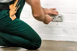 "החלפת שקע חשמלי ישן באחד חדש תעלה בין 200-300 ₪"